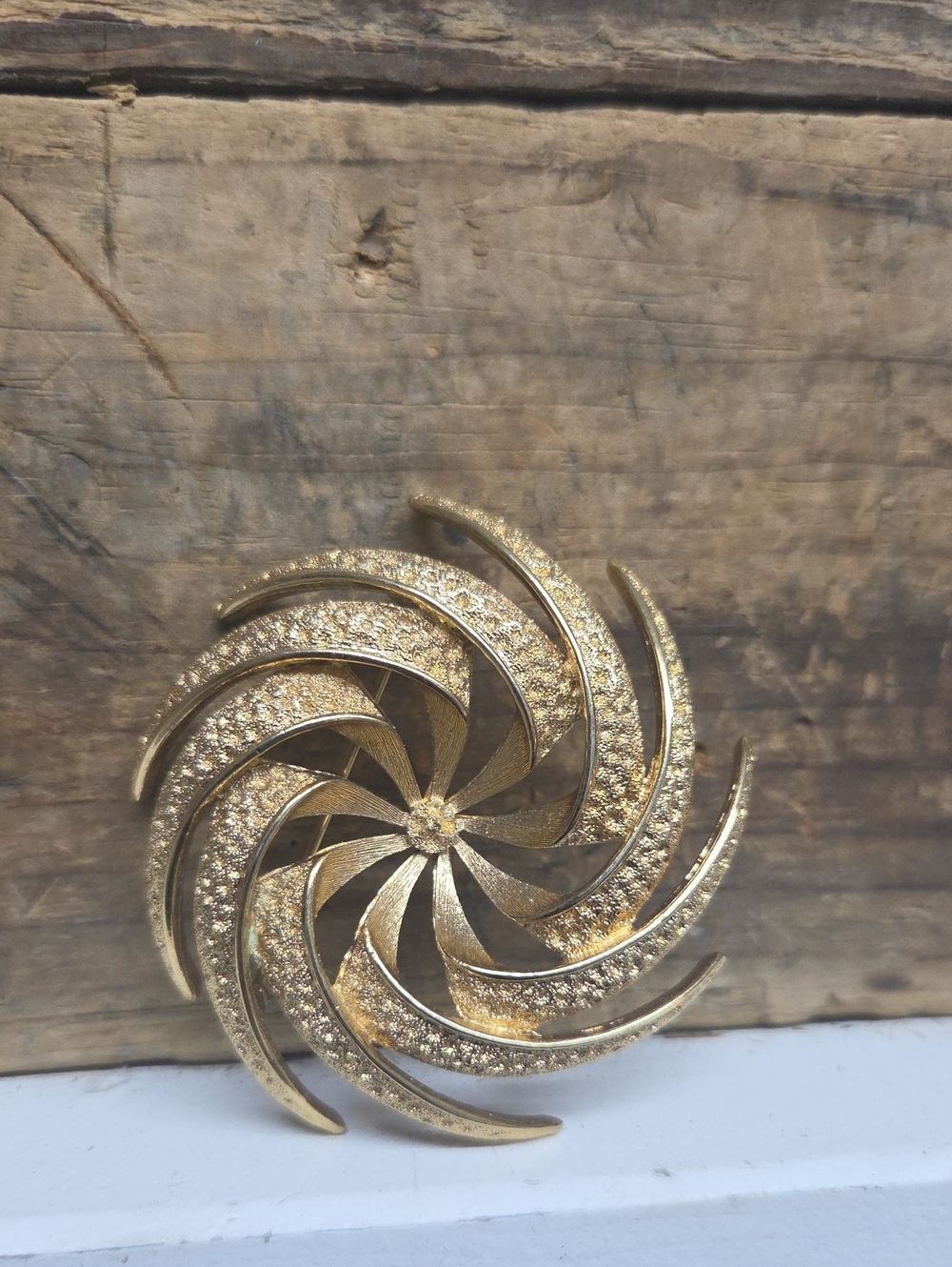 Vintage Signed MONET Gold Tone Swirl Pinwheel Brooch Pin Mid Century Modern